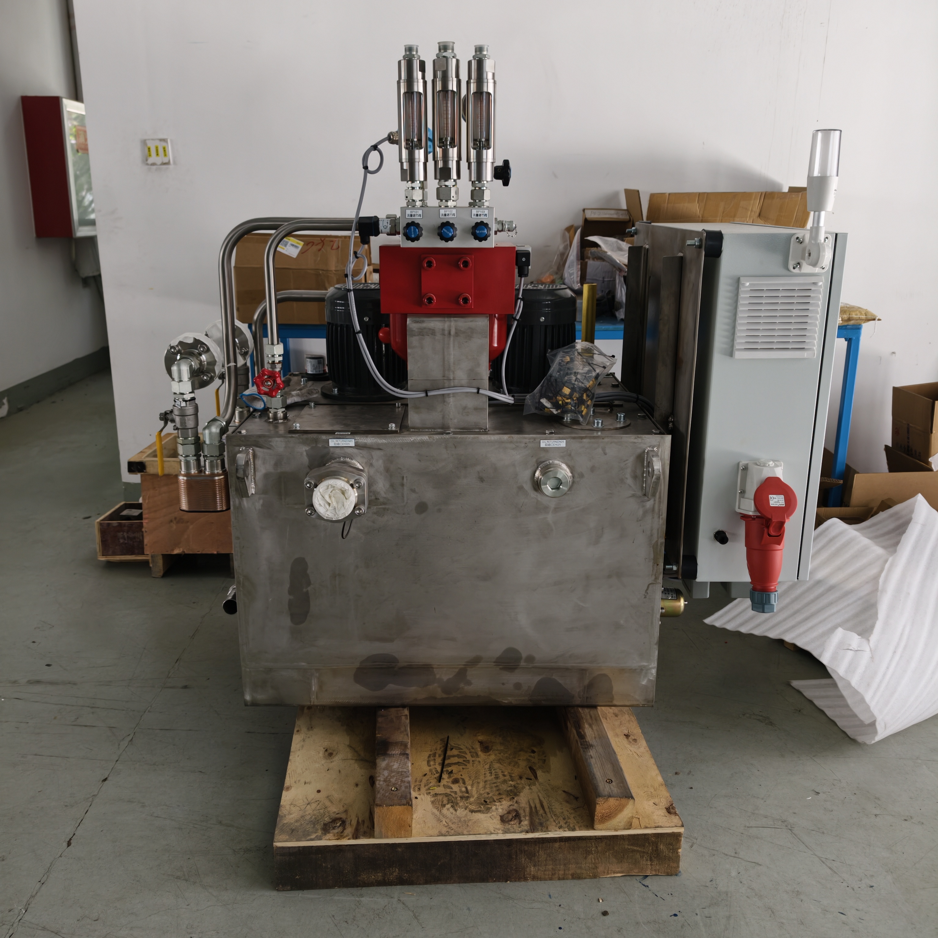 Centrale hydraulique haute pression avec bloc de vannes et pompe int&eacute;gr&eacute;s